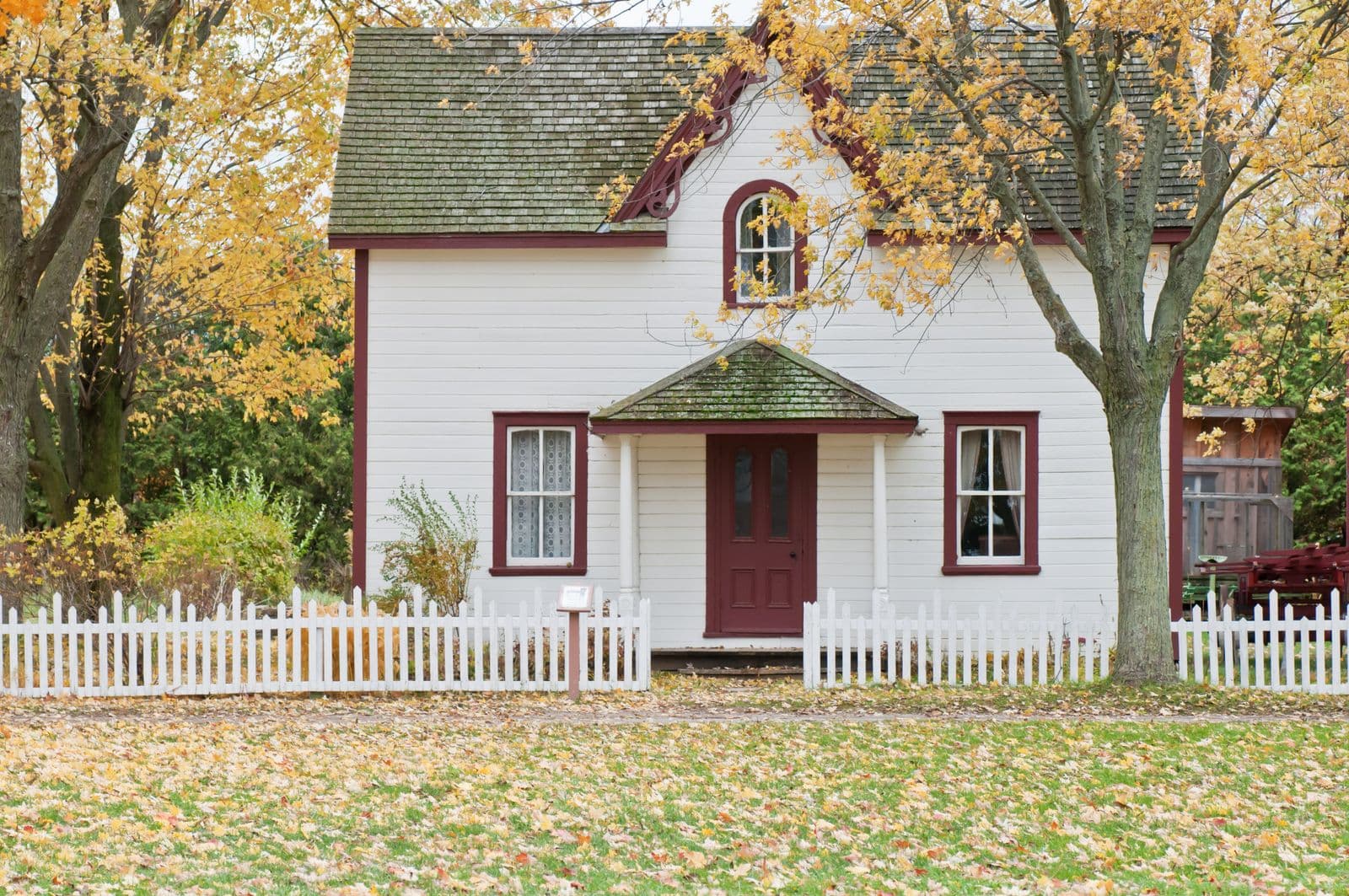 Clean modern home exterior — comparing cash and financed offers in the Inland Empire